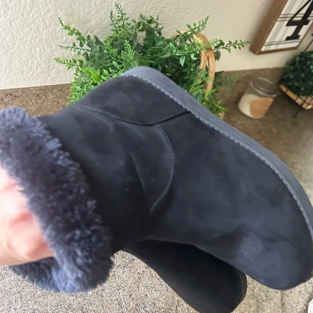 Cat & Jack Size 3 Black Faux Fur Size up boots